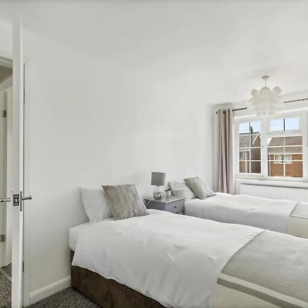 Bright & Spacious With Garden & Parking 诺丁汉 外观 照片