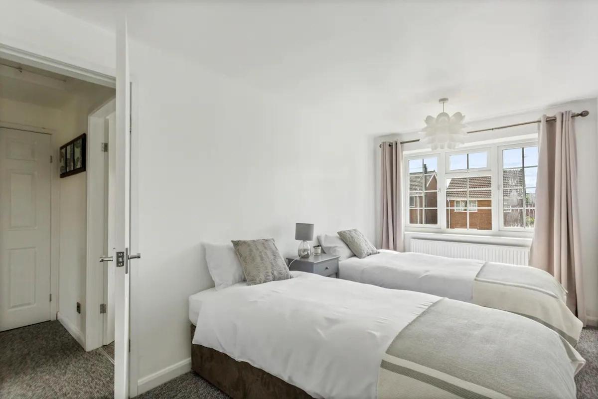 Bright & Spacious With Garden & Parking 诺丁汉 外观 照片